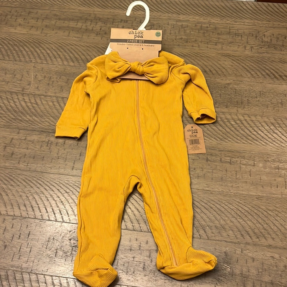 Chick pea adorable 2 piece new 3-6 months
